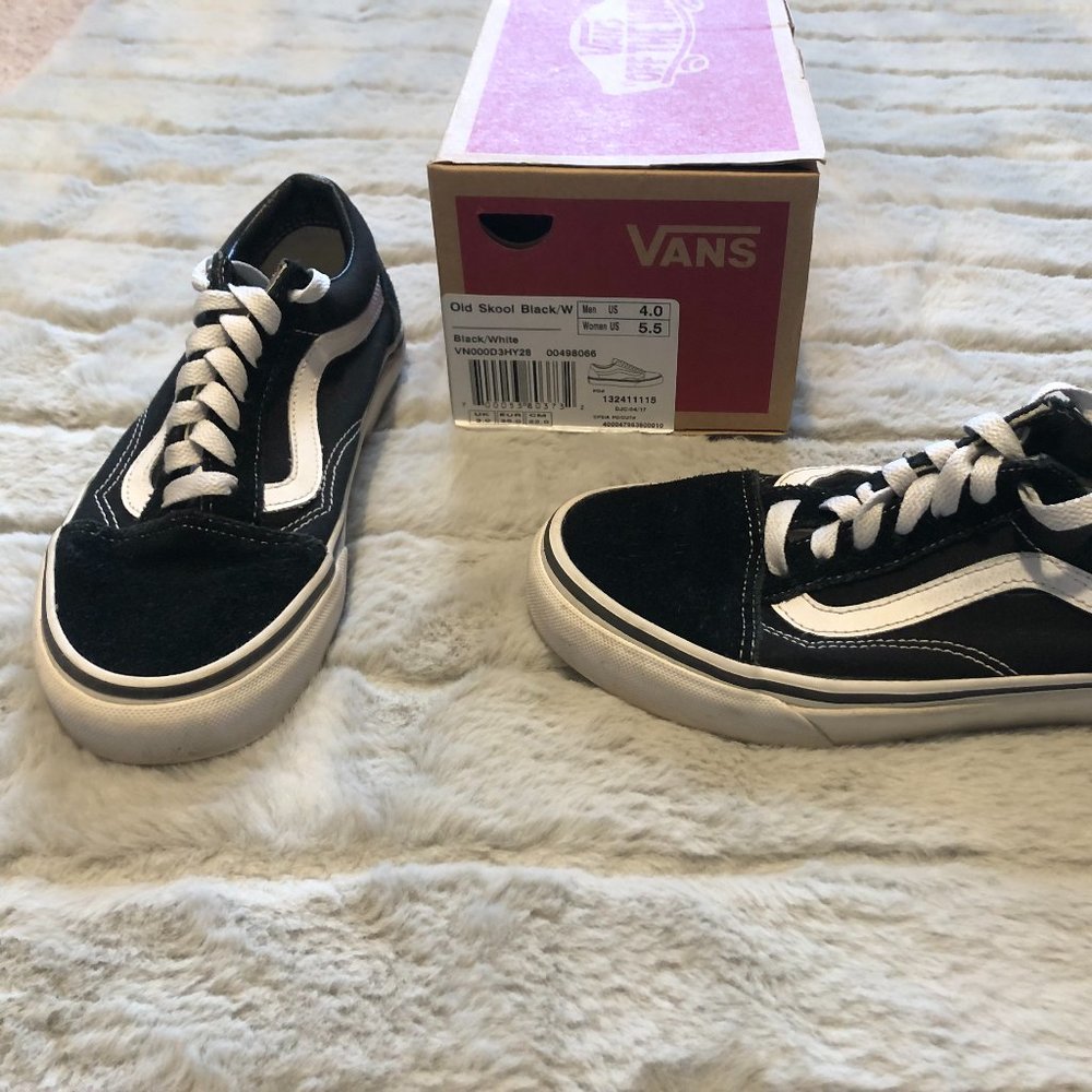 VANS SUEDE OLD SKOOL BLACK & WHITE - SIZE MEN 4 WOMEN 5.5